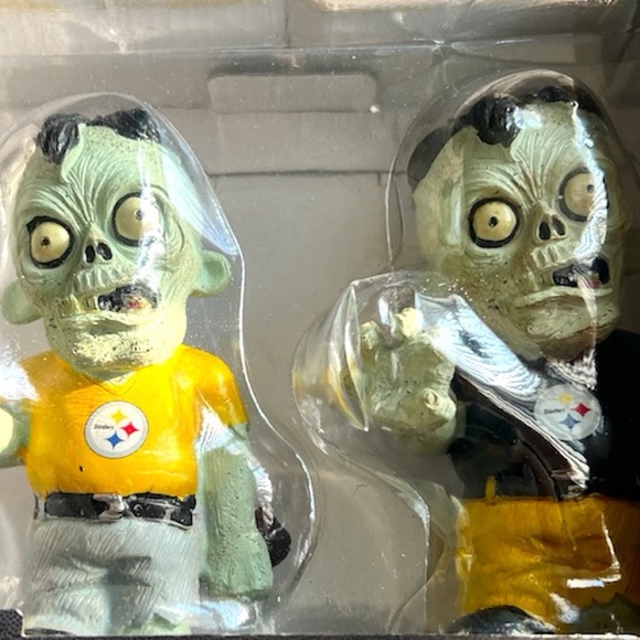 FOREVER NIGHTMARES | NFL PITTSBURGH STEELERS TEAM ZOMBIES FIGURINES - Picture 6 of 6